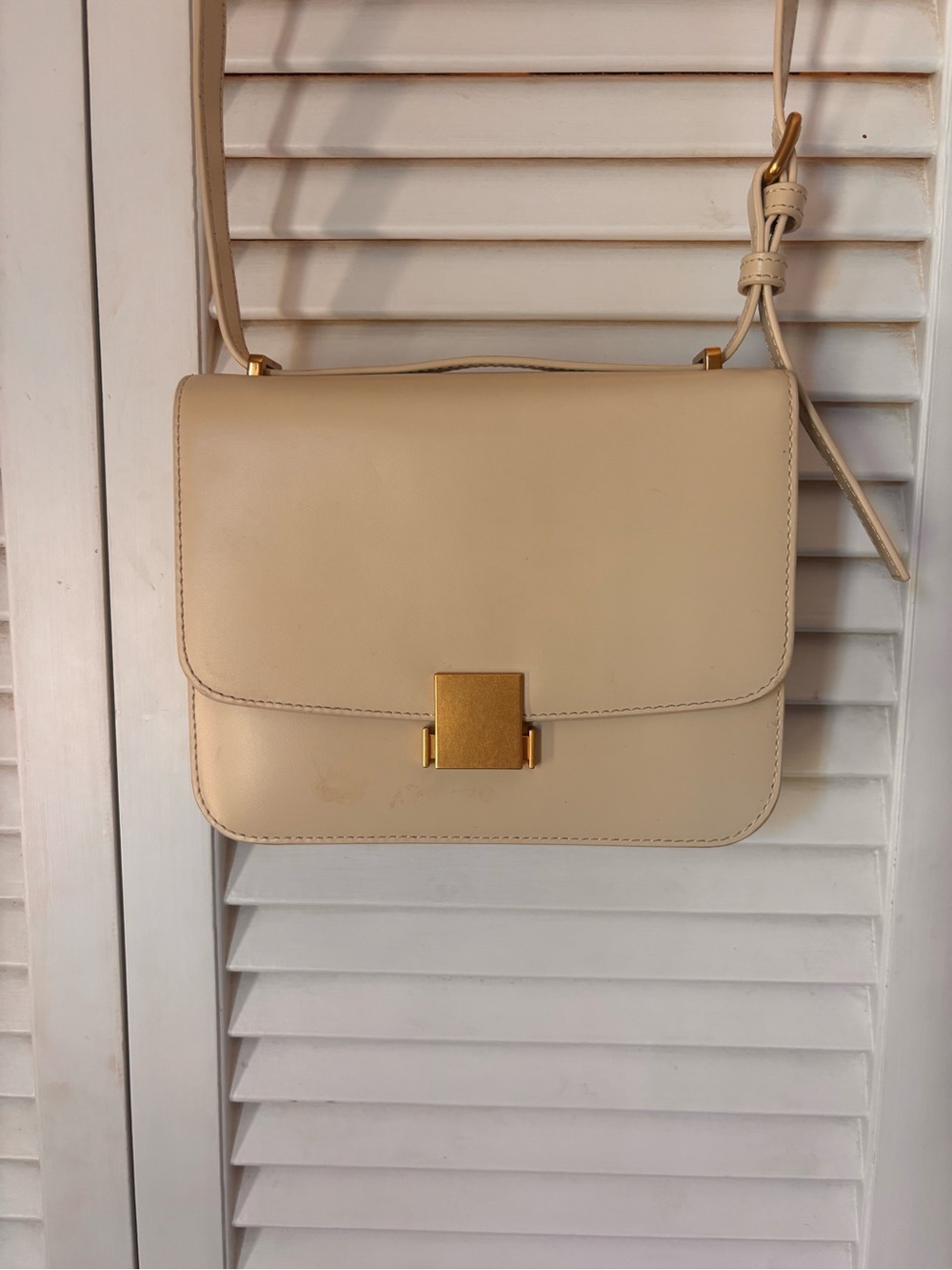 Quince Cream Leather Box Crossbody with Gold Clasp - Picture 4 of 6